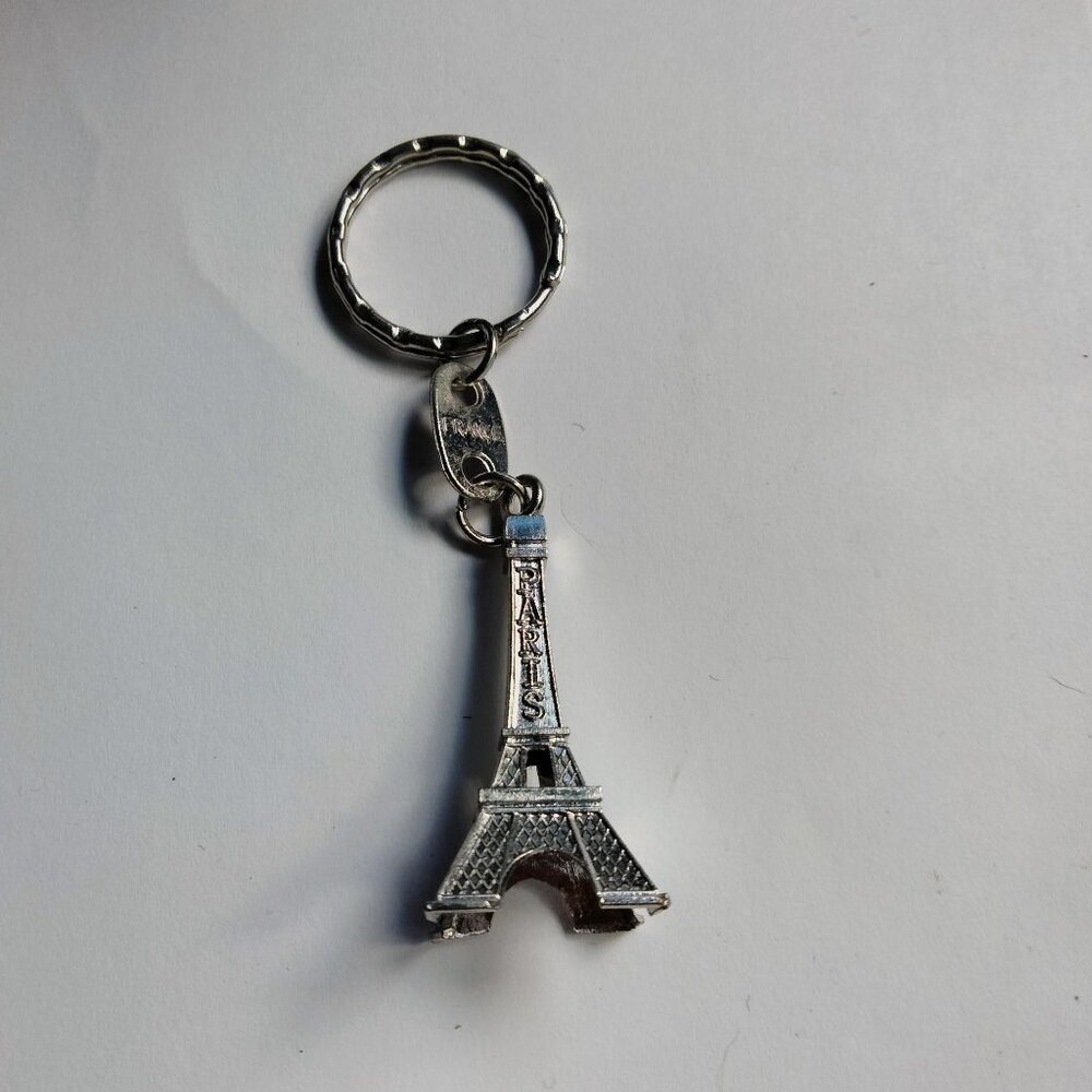 Eiffel Tower Keychain Souvenir Paris France Silver Tone Metal Key Ring